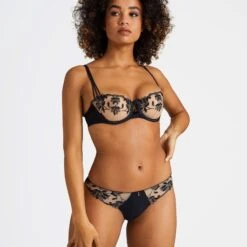 Aubade Lovessence Tanga Noir -Sous-vêtement Soldes Boutique 1600x1600 aubade lovessence tanga noir p3 50 15082022