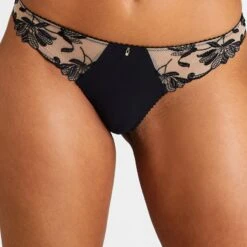 Aubade Lovessence Tanga Noir -Sous-vêtement Soldes Boutique 1600x1600 aubade lovessence tanga noir p4 50 15082022