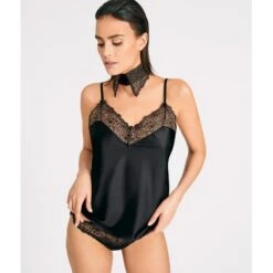 Aubade Miss Karl Accessoire Col Tuxedo -Sous-vêtement Soldes Boutique 1600x1600 aubade miss karl accessoire col tuxe p3 05 16082021