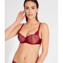 Aubade Miss Karl Triangle Sans Armature Rubis -Sous-vêtement Soldes Boutique 1600x1600 aubade miss karl soutien gorge corbeille rubis p5 53 16082021