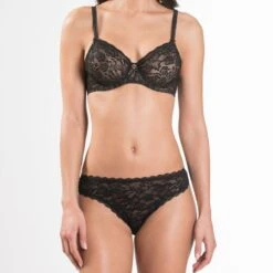 Aubade Rosessence Slip Italien Noir -Sous-vêtement Soldes Boutique 1600x1600 aubade rosessence slip italien noir p2 13 12022019