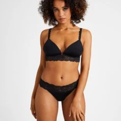 Aubade Slip Brésilien Sweetessence Noir -Sous-vêtement Soldes Boutique 1600x1600 aubade slip bresilien sweetessence noir p3 44 10082022