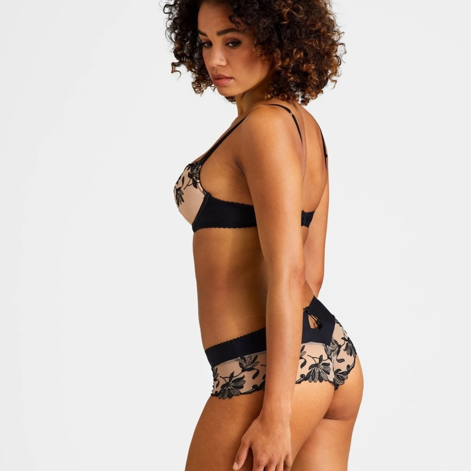 Aubade Soutien-Gorge Plunge Coussinet Lovessence Noir 3 Aubade Soutien-Gorge Plunge Coussinet Lovessence Noir – Image 3