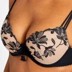 Aubade Soutien-Gorge Plunge Coussinet Lovessence Noir 8 Aubade Soutien-Gorge Plunge Coussinet Lovessence Noir -Sous-vêtement Soldes Boutique 1600x1600 aubade soutien gorge plunge coussinet lovessence noir p3 42 15082022